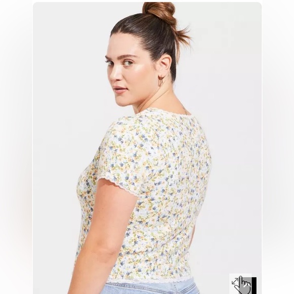 Torrid ditsy floral Fitted Supersoft Rib V-Neck Lace Trim Button Crop Tee 1X - Picture 3 of 9